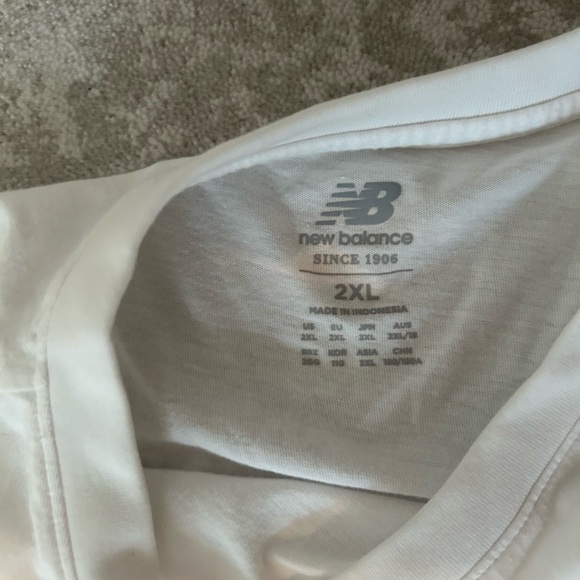 New balance plus size cropped t-shirt - Picture 2 of 2